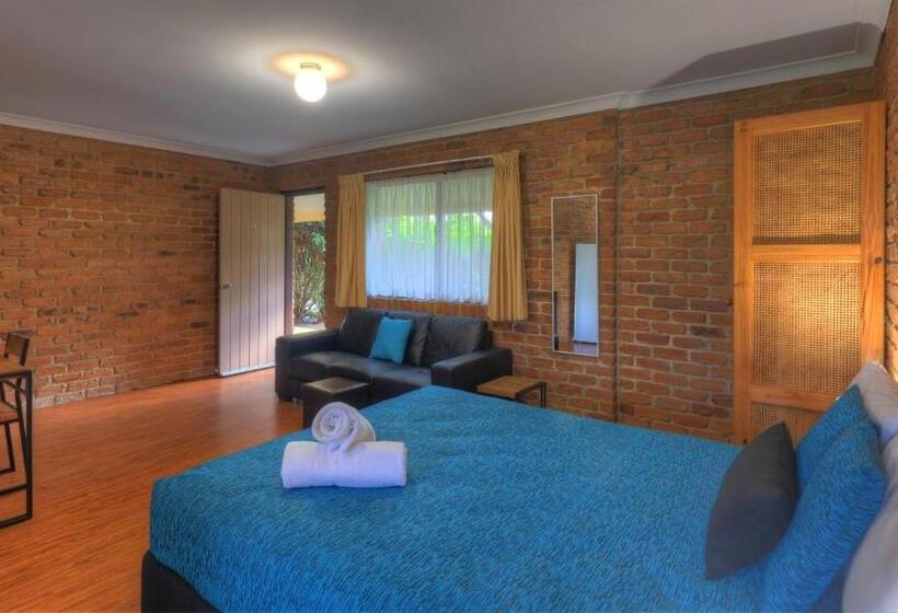 Wondai Colonial Motel & Ivory S Restaurant