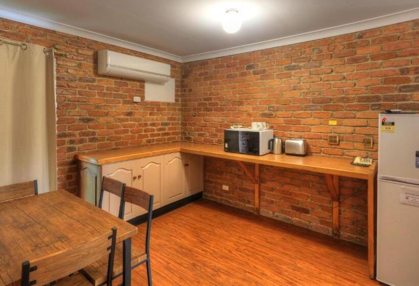 Wondai Colonial Motel & Ivory S Restaurant