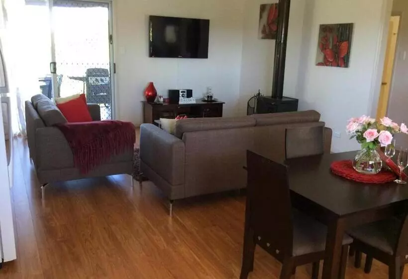 Aamiaismajoitus (B&B) Tinaroo Sunset Retreat