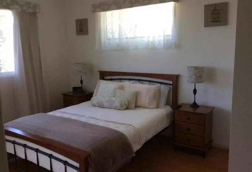 Aamiaismajoitus (B&B) Tinaroo Sunset Retreat