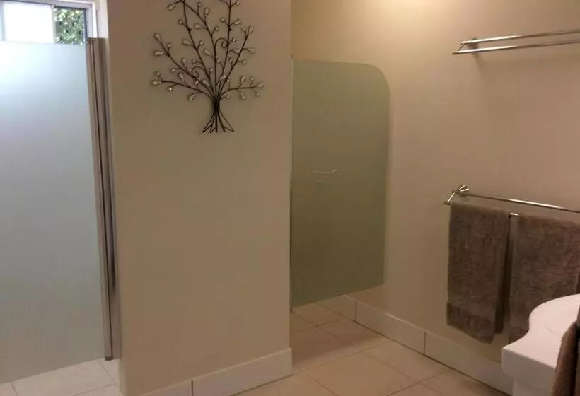 Aamiaismajoitus (B&B) Tinaroo Sunset Retreat