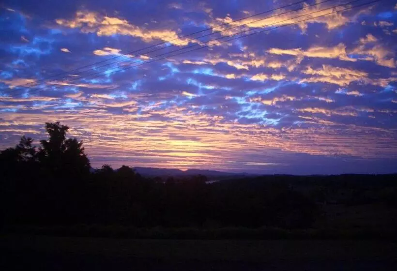 Aamiaismajoitus (B&B) Tinaroo Sunset Retreat