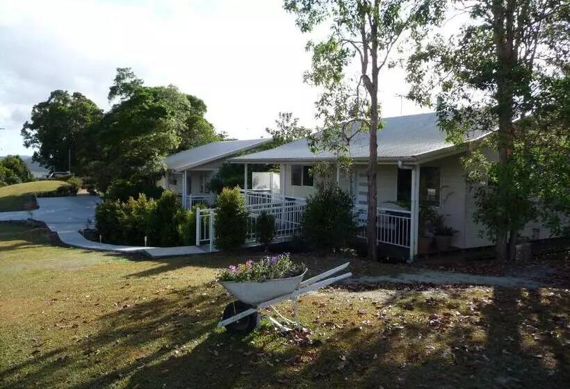 Aamiaismajoitus (B&B) Tinaroo Sunset Retreat