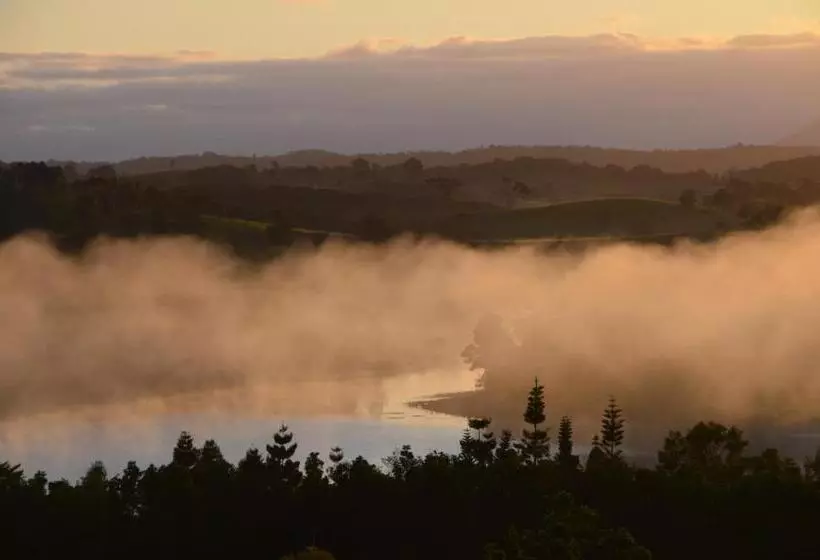 Aamiaismajoitus (B&B) Tinaroo Sunset Retreat