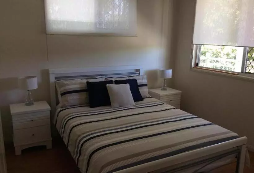 Aamiaismajoitus (B&B) Tinaroo Sunset Retreat