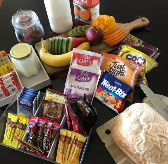 Aamiaismajoitus (B&B) Tinaroo Sunset Retreat