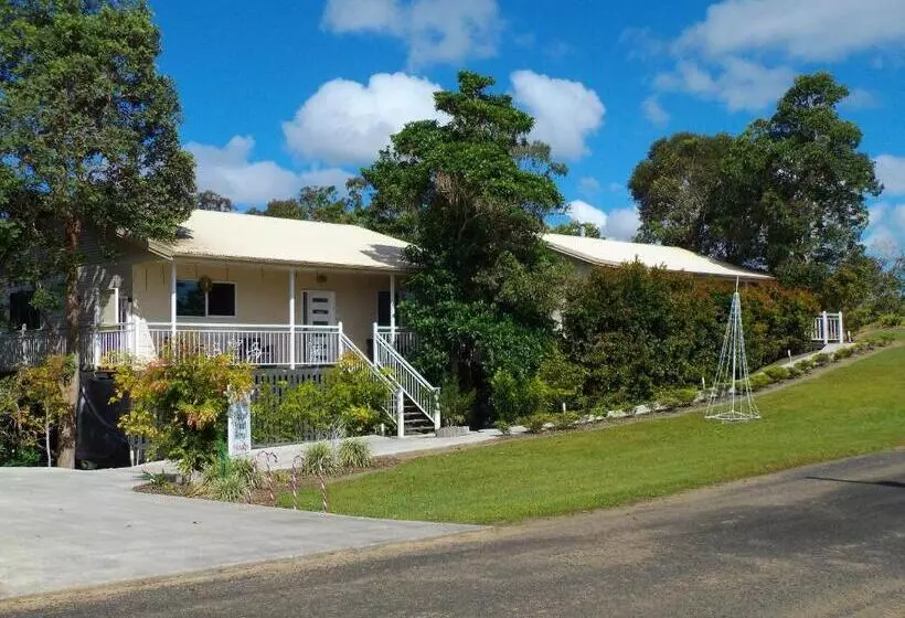 Aamiaismajoitus (B&B) Tinaroo Sunset Retreat