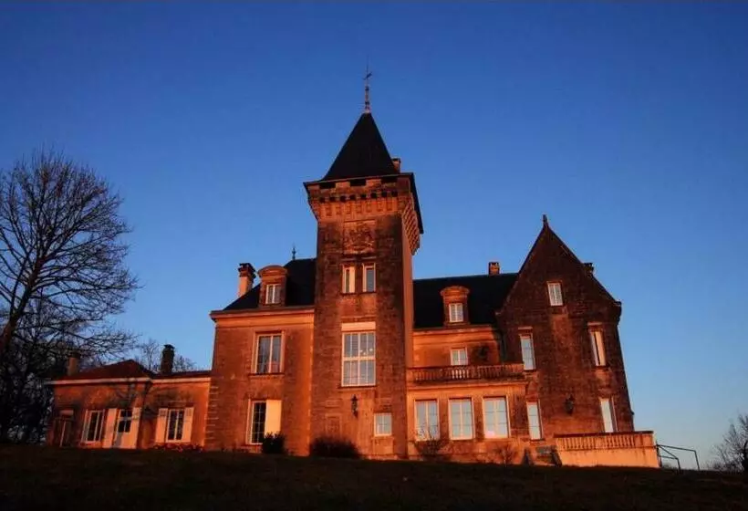 Chateau De Bellevue B&b Et Appartements Avec Piscine Chauffée Et Chambres Partout Climatisées