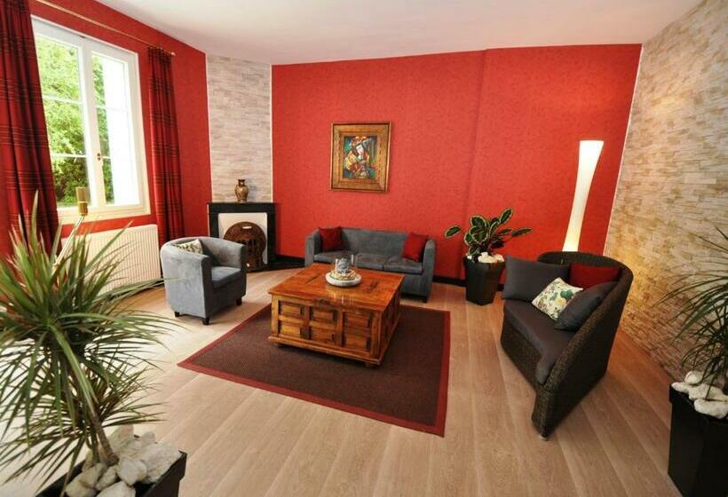 Chateau De Bellevue B&b Et Appartements Avec Piscine Chauffée Et Chambres Partout Climatisées