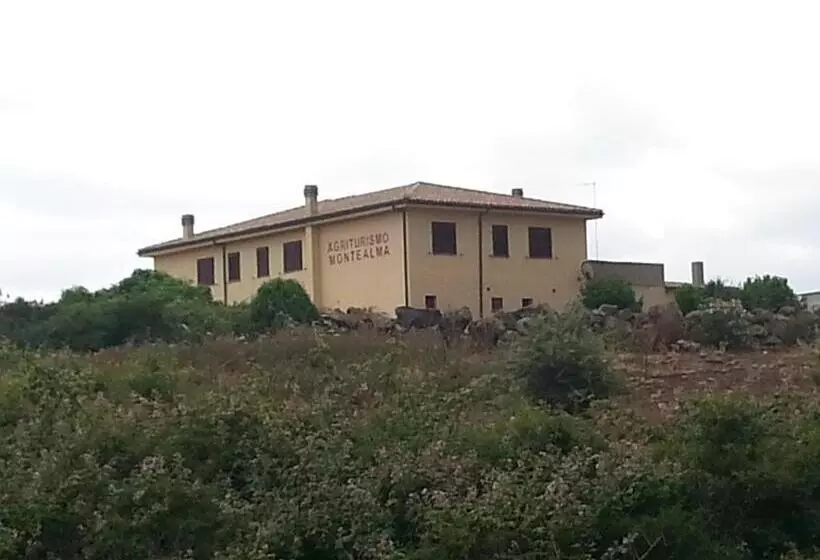 هتل Agriturismo Montealma