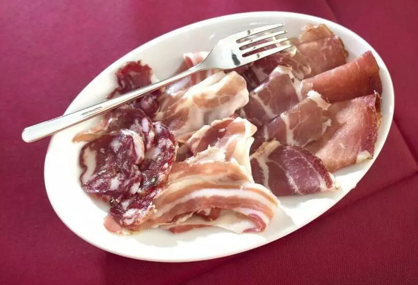 ホテル Agriturismo Pialza