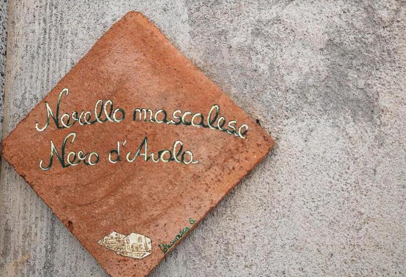 ホテル La Pietra Antica O' Munti