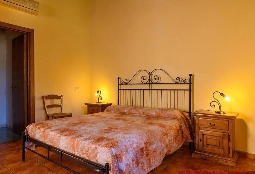 ホテル La Pietra Antica O' Munti