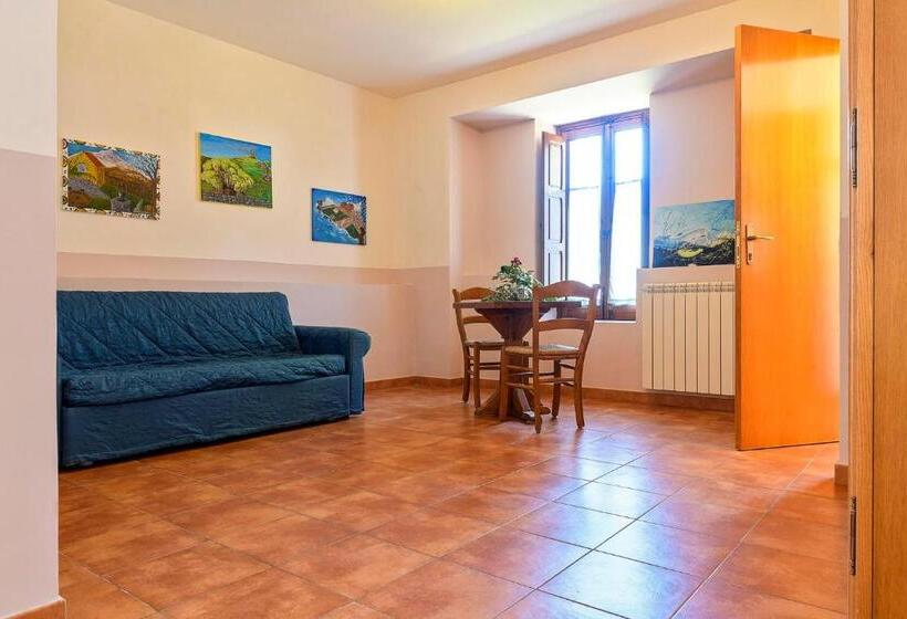 ホテル La Pietra Antica O' Munti