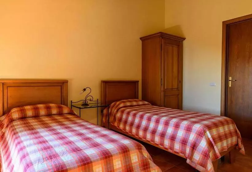 هتل La Pietra Antica O' Munti
