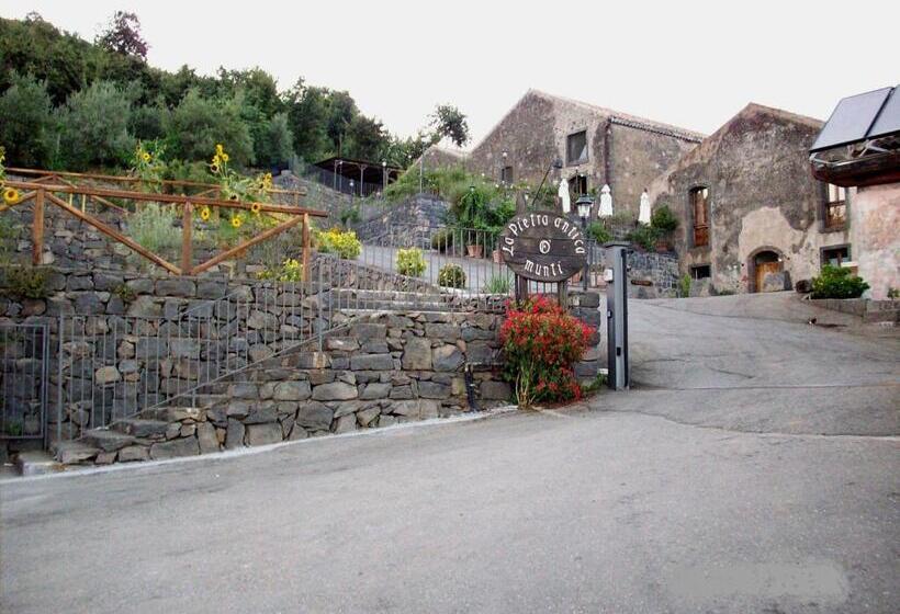 ホテル La Pietra Antica O' Munti