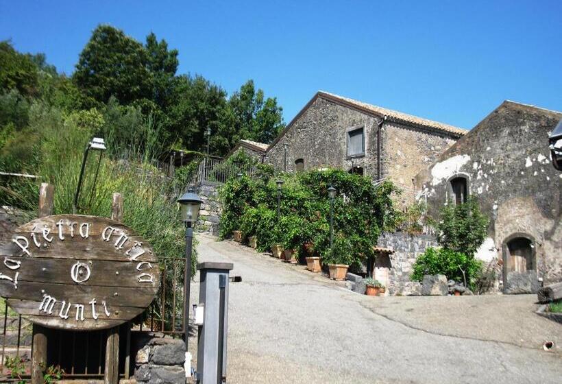 ホテル La Pietra Antica O' Munti