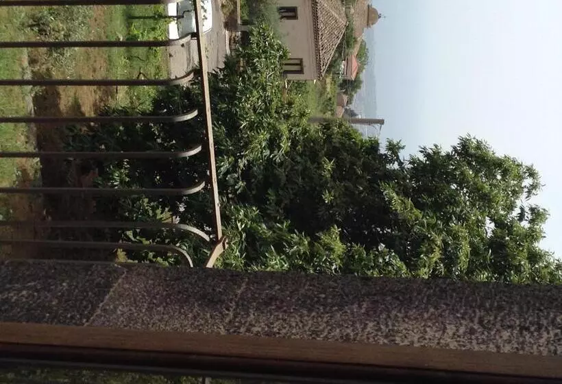 هتل La Pietra Antica O' Munti