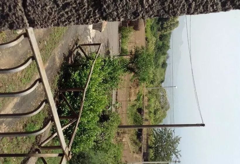 هتل La Pietra Antica O' Munti