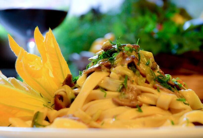 ホテル La Pietra Antica O' Munti