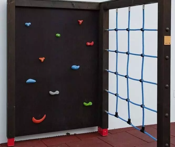 ホテル Vír