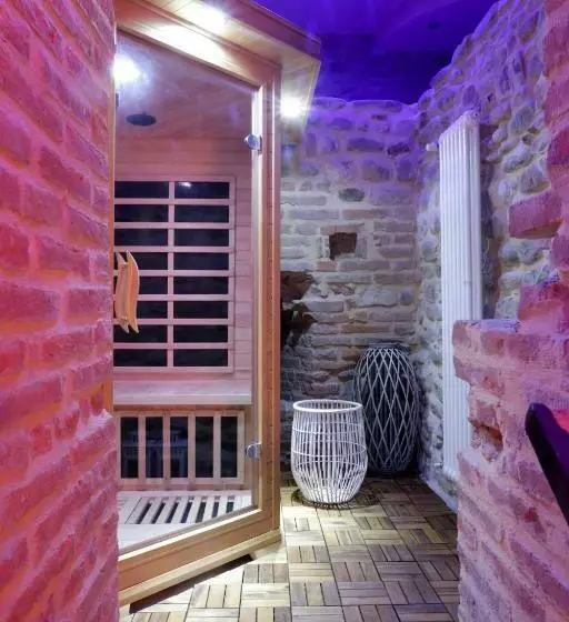 ペンション Castello Di Marano Sul Panaro   Room & Breakfast