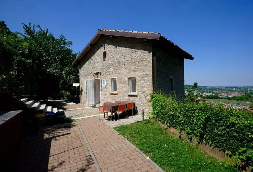 ペンション Castello Di Marano Sul Panaro   Room & Breakfast
