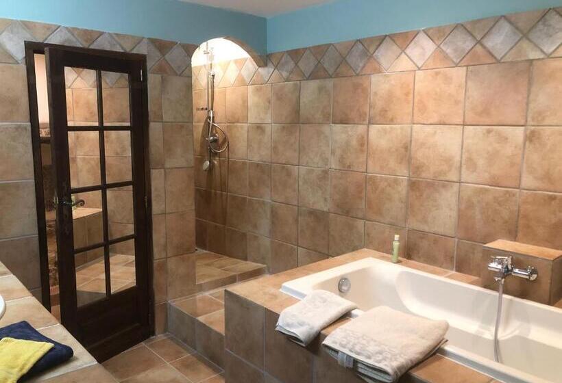 פנסיון Mas De Bombequiols