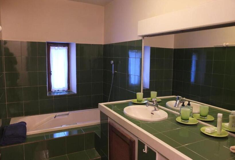 פנסיון Mas De Bombequiols