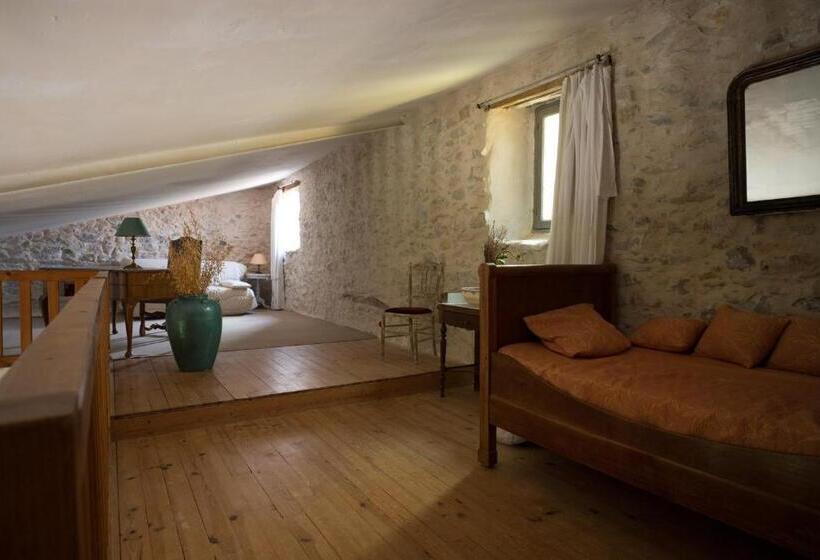 פנסיון Mas De Bombequiols