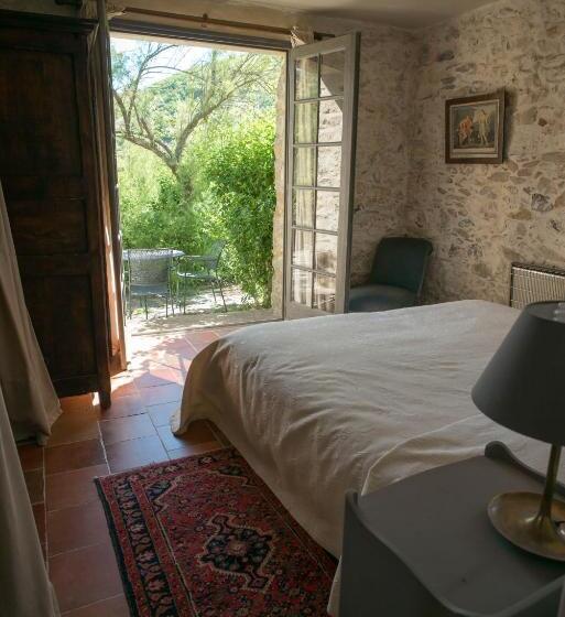 פנסיון Mas De Bombequiols