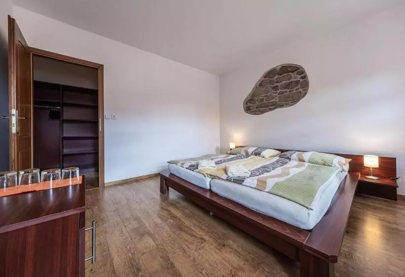 Majatalo Penzion Mnich