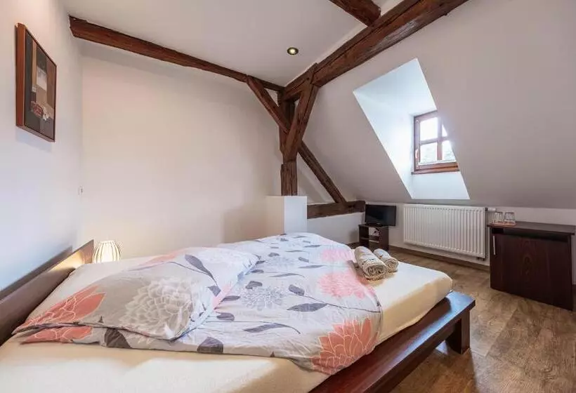 Majatalo Penzion Mnich