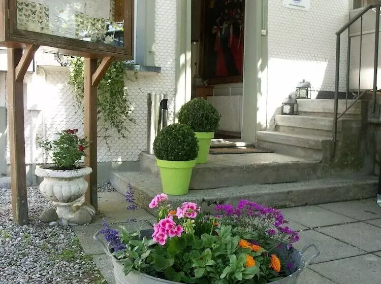 ユースホステル Landgasthof Bären