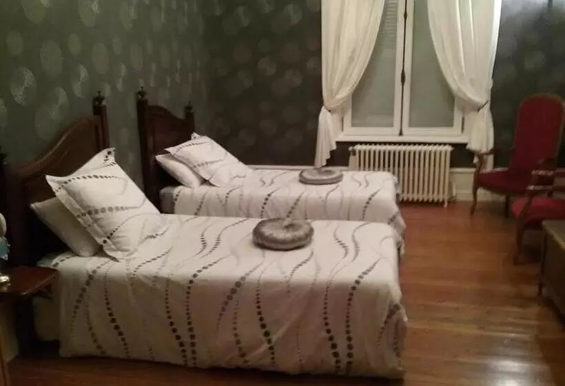 ベッドアンドブレックファースト Château Des Marronniers