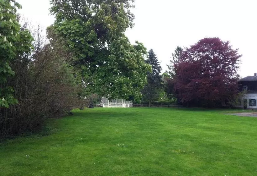 ベッドアンドブレックファースト Château Des Marronniers