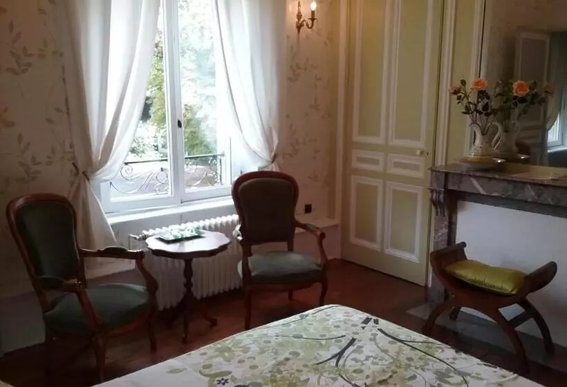 ベッドアンドブレックファースト Château Des Marronniers