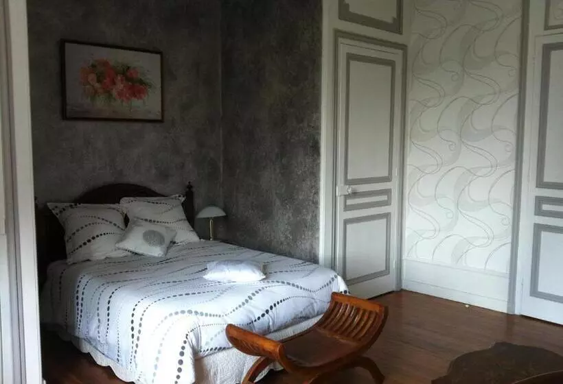 ベッドアンドブレックファースト Château Des Marronniers