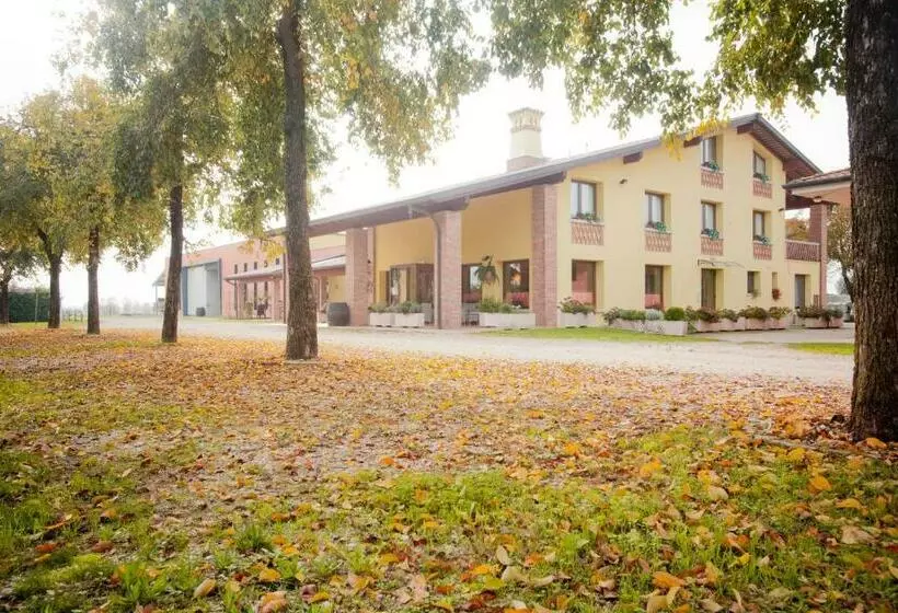 ホテル Agriturismo Pituello