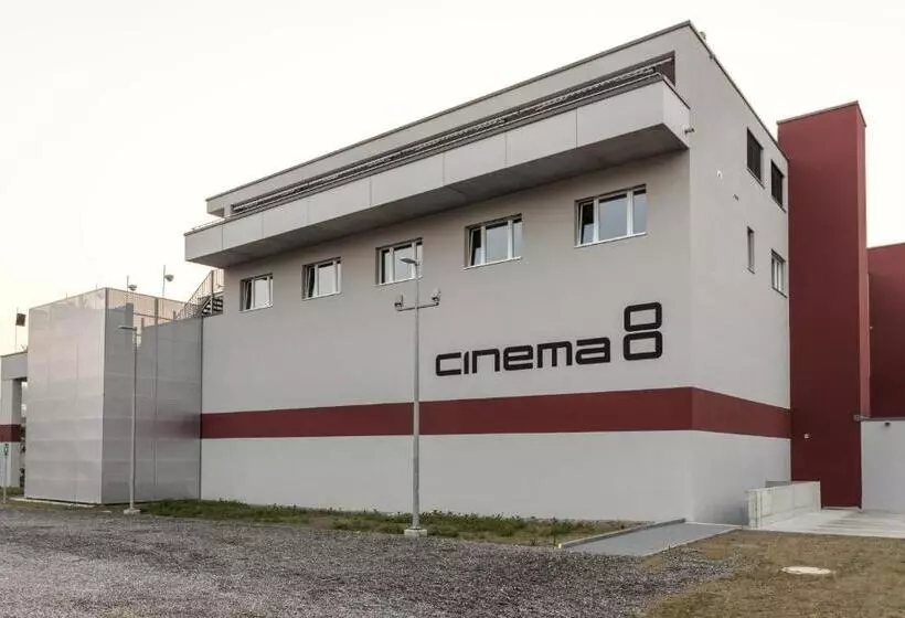 Hotelli Cinema 8