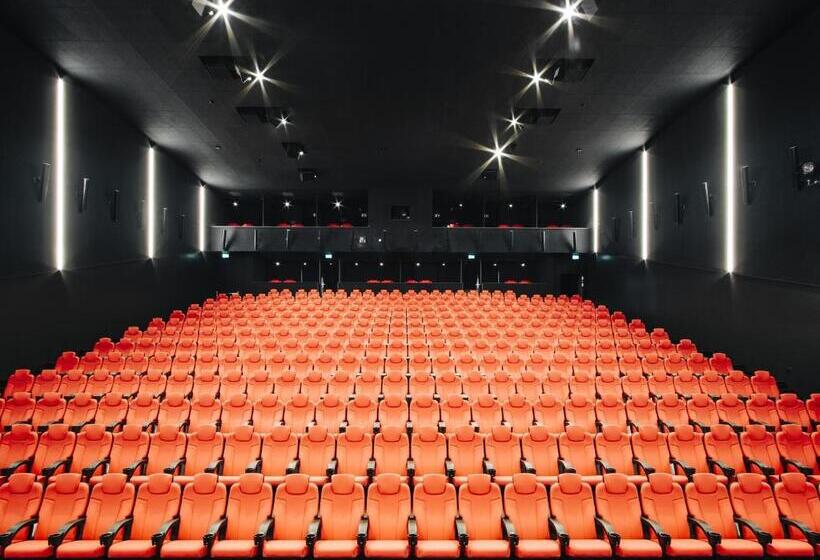 Hotelli Cinema 8