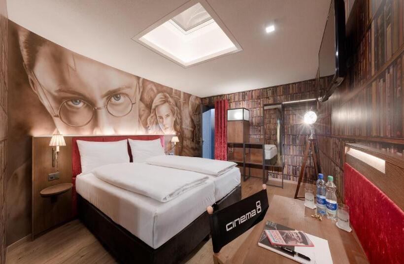 Hotelli Cinema 8