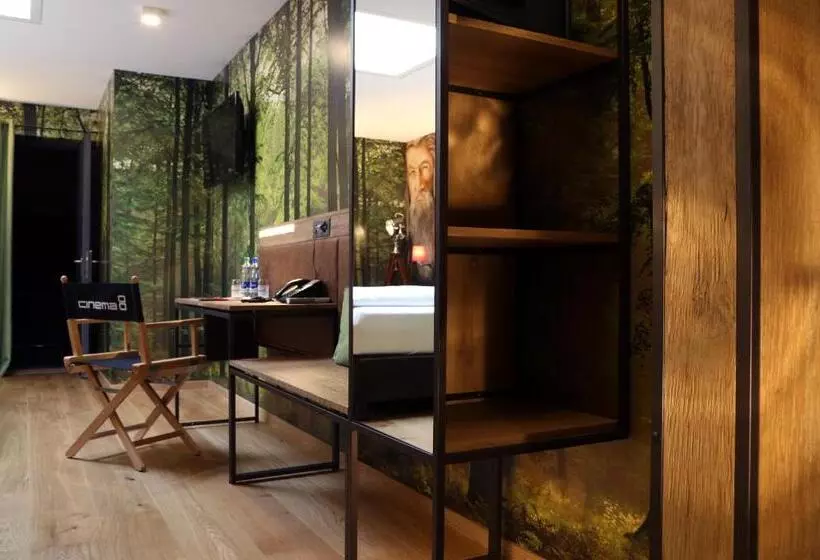 Hotelli Cinema 8