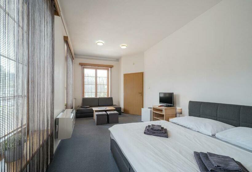 Пансион Penzion A Restaurace Lemberk