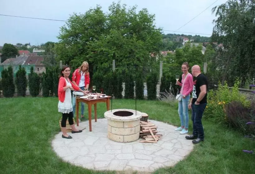 Majatalo Zsirai Guest House