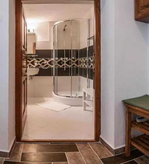 Majatalo Zsirai Guest House