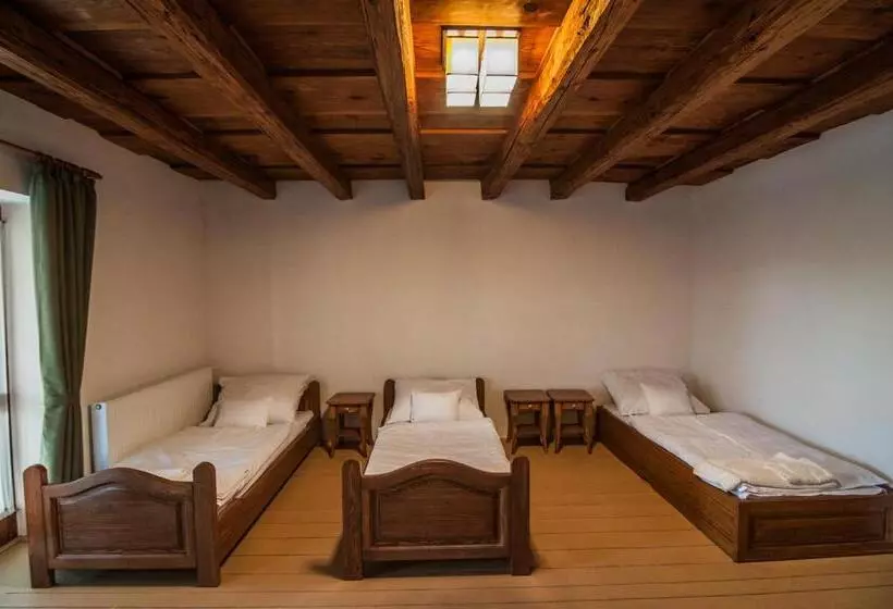 Majatalo Zsirai Guest House