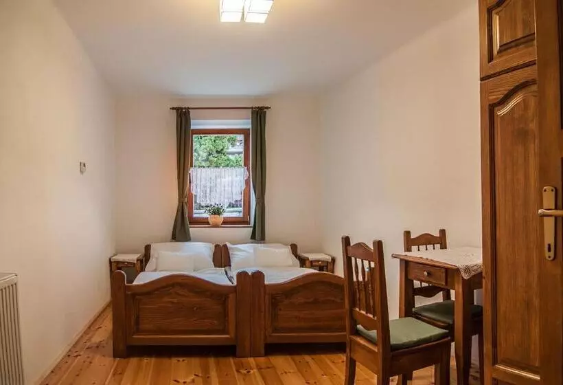 Majatalo Zsirai Guest House