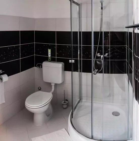 Majatalo Zsirai Guest House