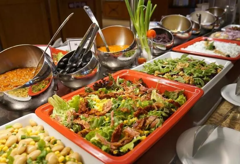 Отель Dit Majestic Beach Resort